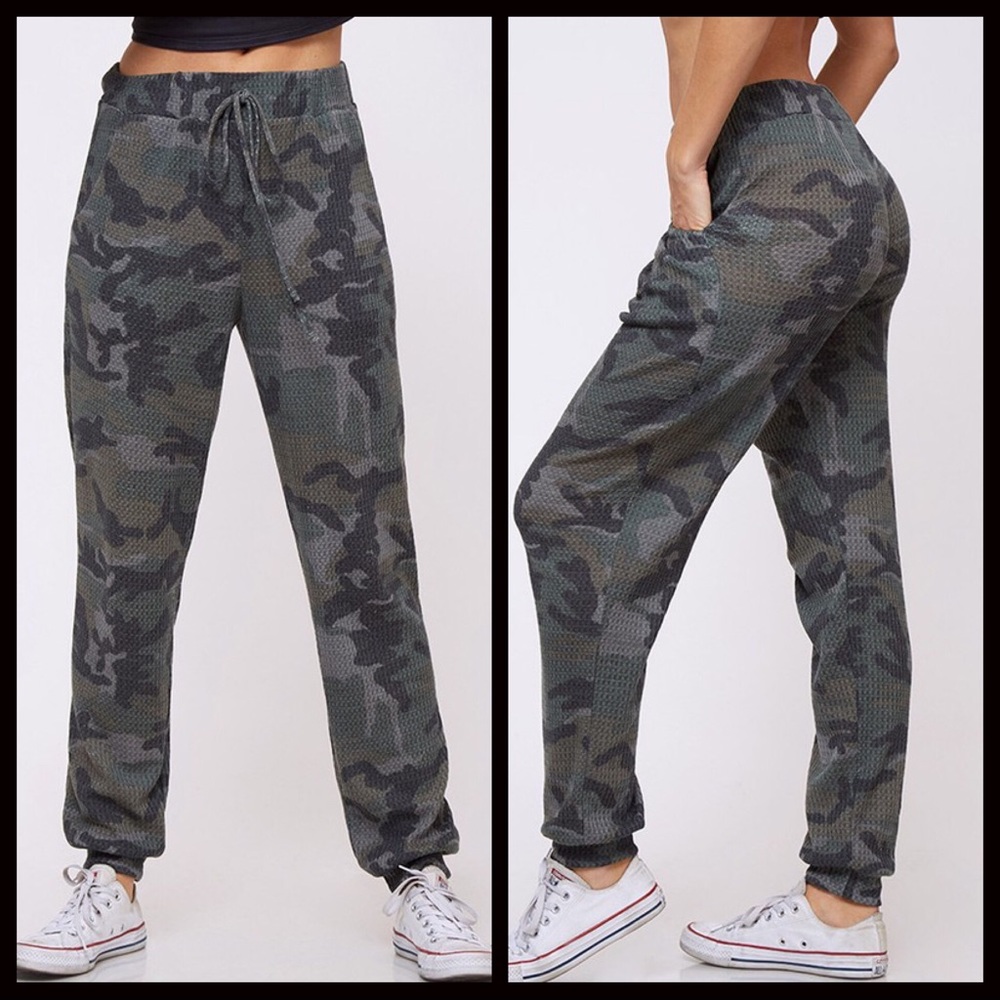 1 LEFT‼️ Camo Print Thermal Joggers - Picture 5 of 7